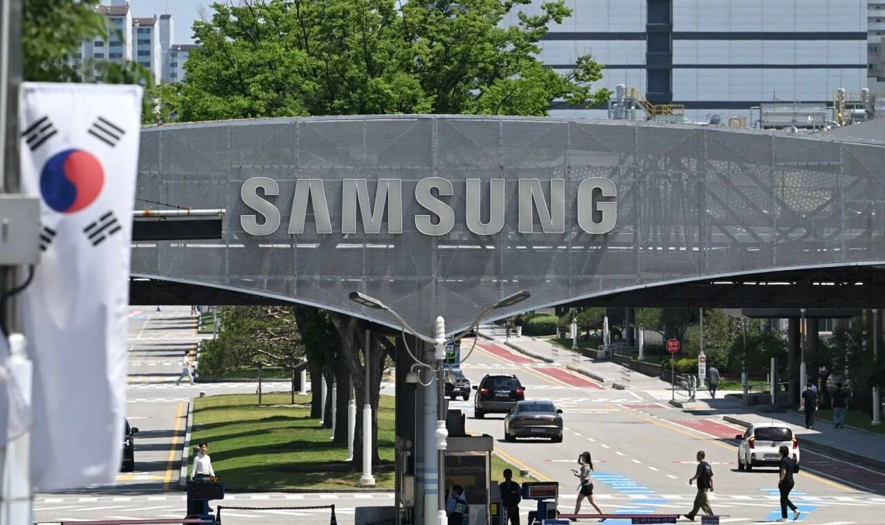 Акционеры Samsung и SK Hynix потребовали направить больше денег на выплату дивидендов на фоне рекордной выручки из-за «бума ИИ»