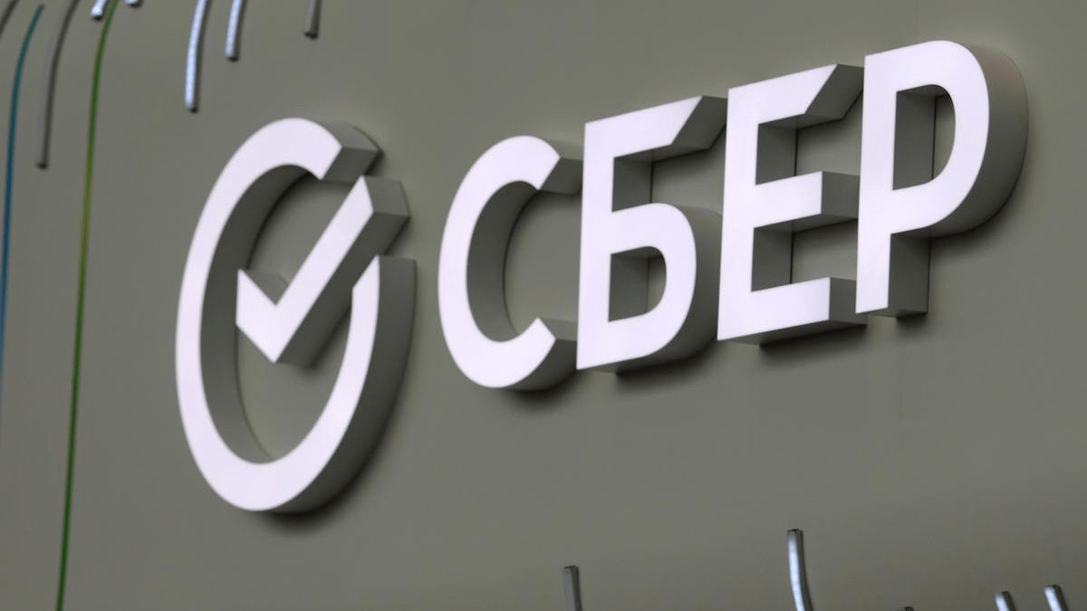 «Сбер» отменил комиссии за переводы между клиентами банка — раньше действовал безлимит в 50 тысяч рублей